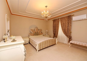 Luxury house with private pool and garden in Demirtas district