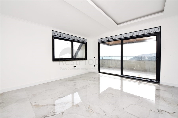 3+1 apartment in a new complex with sea view and Alanya fortress