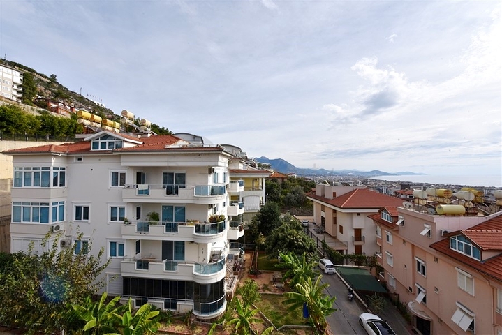 3+1 apartment in a new complex with sea view and Alanya fortress