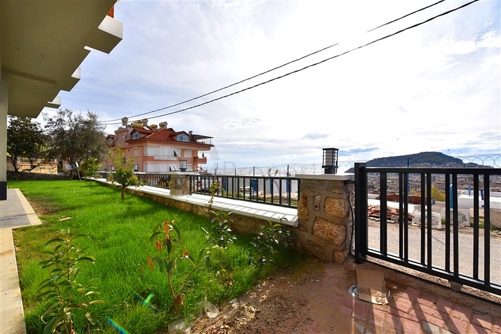 3+1 apartment in a new complex with sea view and Alanya fortress
