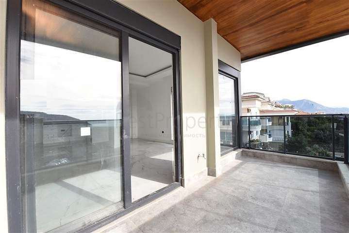 3+1 apartment in a new complex with sea view and Alanya fortress