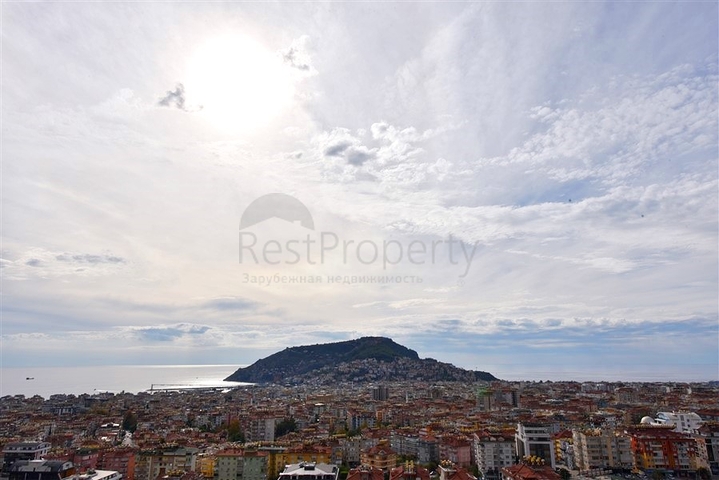 3+1 apartment in a new complex with sea view and Alanya fortress