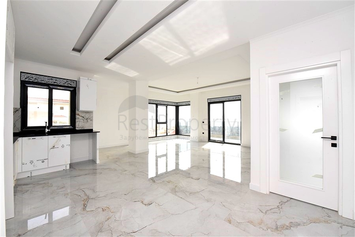 3+1 apartment in a new complex with sea view and Alanya fortress