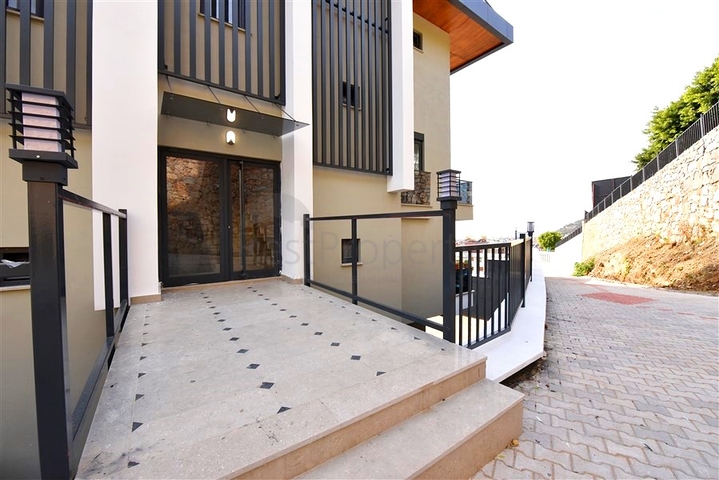 Two-bedroom apartment with stunning panoramic sea views