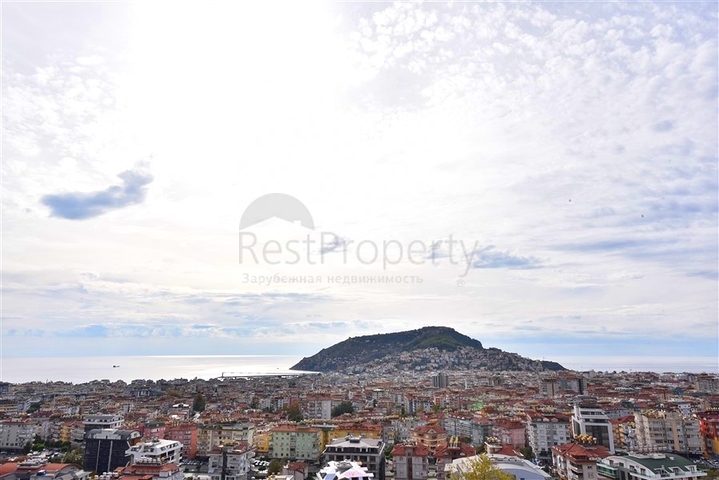 Two-bedroom apartment with stunning panoramic sea views