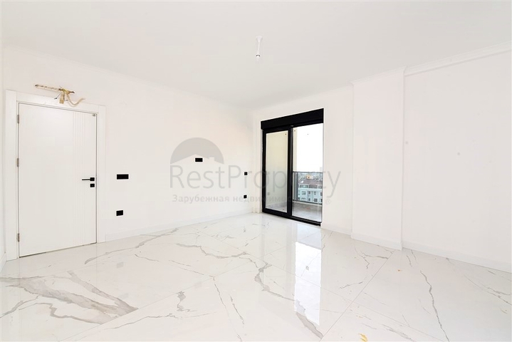 Two-bedroom apartment with stunning panoramic sea views