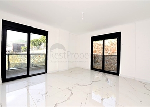 Two-bedroom apartment with stunning panoramic sea views