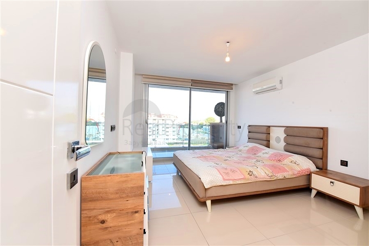 Large 1+1 apartment in a modern complex in Kestel district