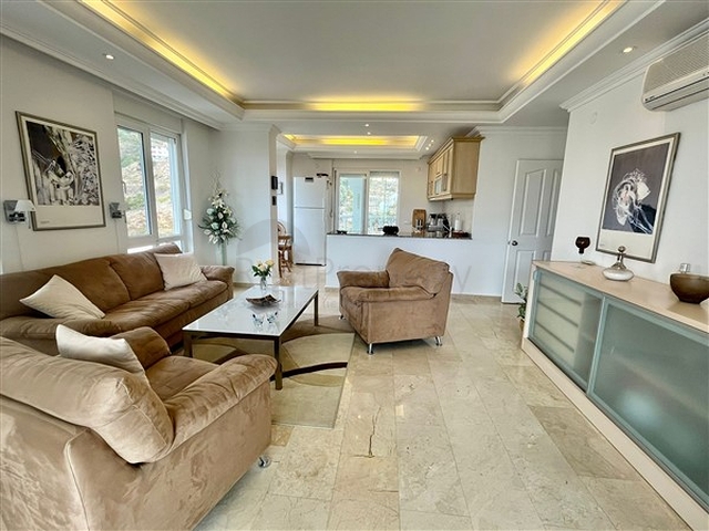 Spacious 2+1 apartment from the owner in the Cikcilli area