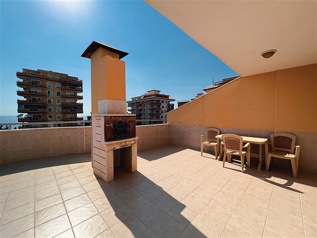 3+1 penthouse with sea view in Mahmutlar area