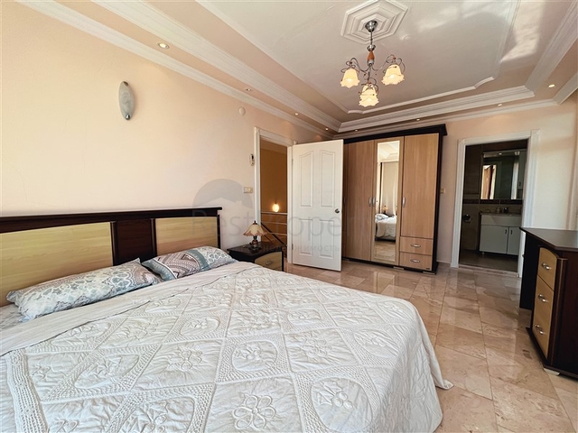 3+1 penthouse with sea view in Mahmutlar area