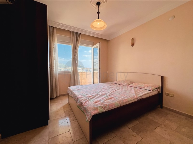 3+1 penthouse with sea view in Mahmutlar area