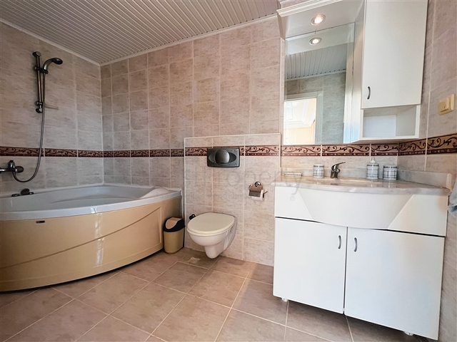 3+1 penthouse with sea view in Mahmutlar area