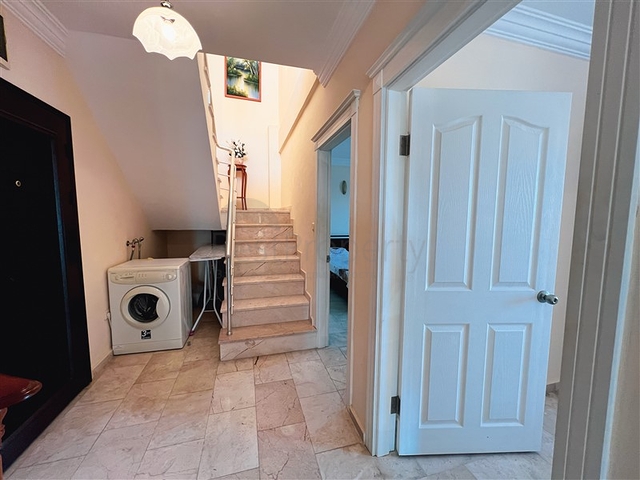 3+1 penthouse with sea view in Mahmutlar area