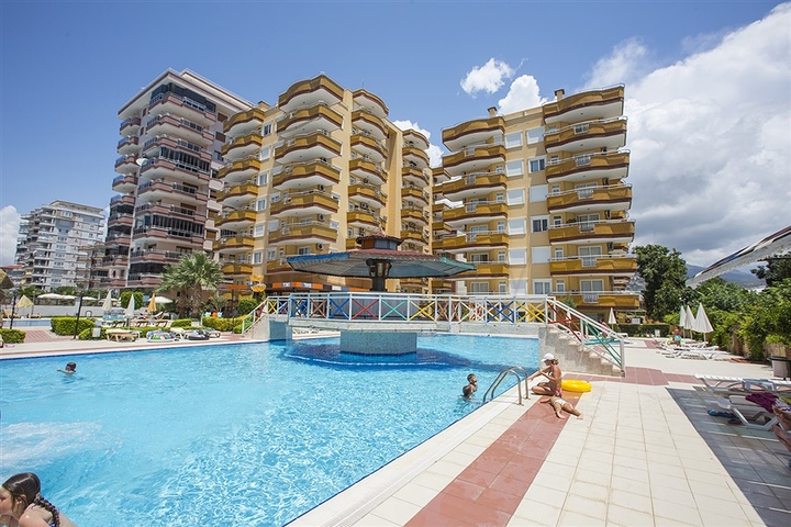 3+1 penthouse with sea view in Mahmutlar area