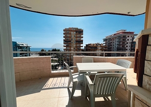 3+1 penthouse with sea view in Mahmutlar area
