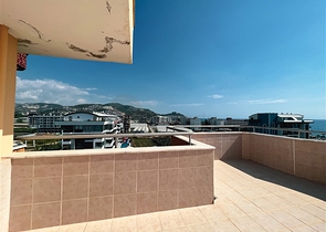 3+1 penthouse with sea view in Mahmutlar area