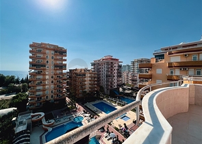 3+1 penthouse with sea view in Mahmutlar area