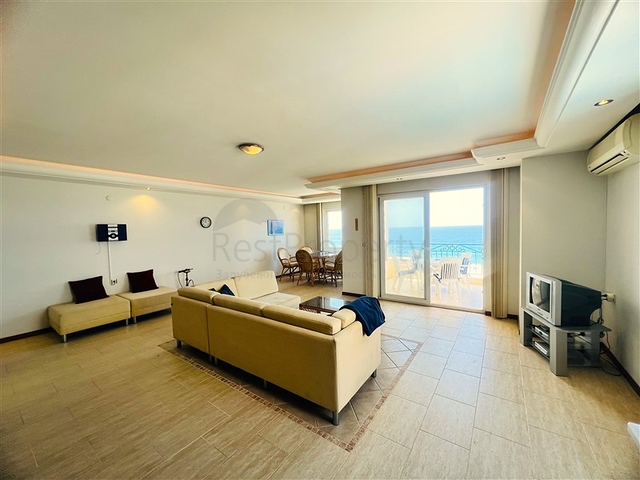 3+1 apartment with an impeccable view of the Mediterranean Sea