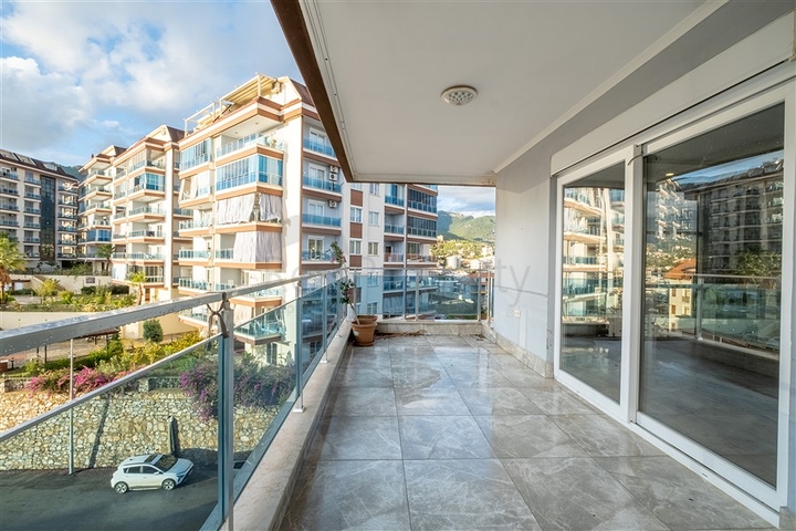Large 4+1 penthouse from the owner in the Cikcilli area