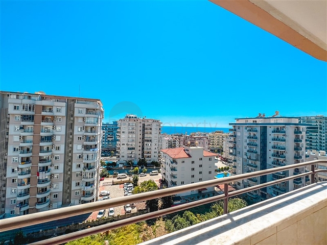 Spacious 4+1 penthouse with sea view