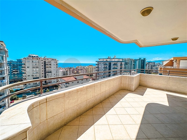 Spacious 4+1 penthouse with sea view