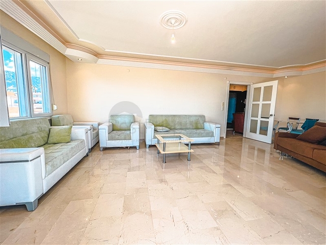 Spacious 4+1 penthouse with sea view