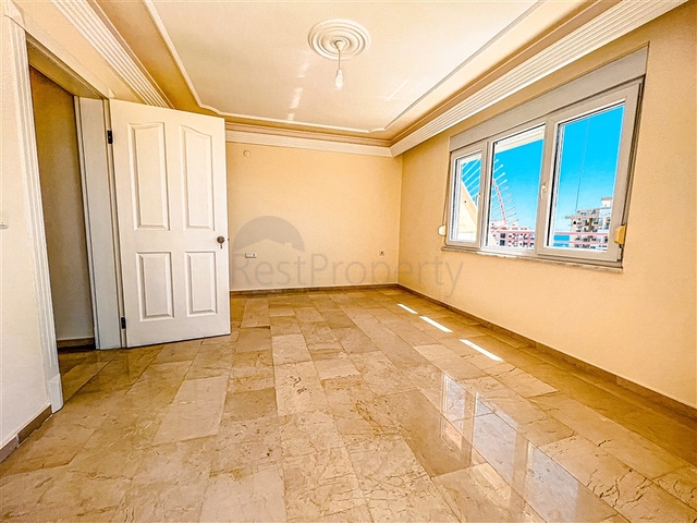 Spacious 4+1 penthouse with sea view