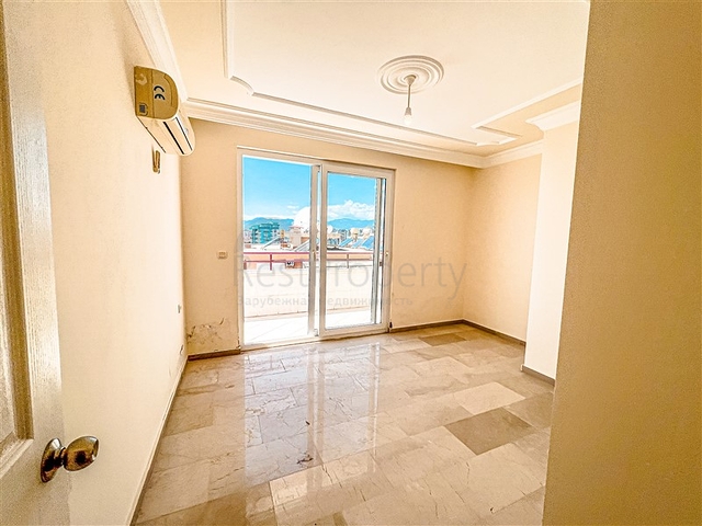 Spacious 4+1 penthouse with sea view
