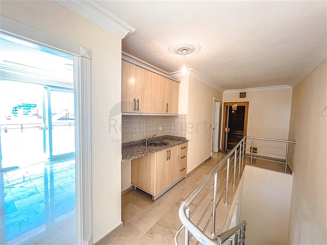 Spacious 4+1 penthouse with sea view