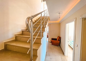 Spacious 4+1 penthouse with sea view