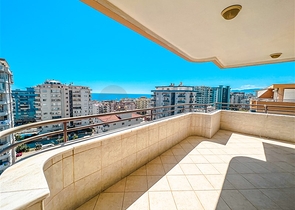 Spacious 4+1 penthouse with sea view
