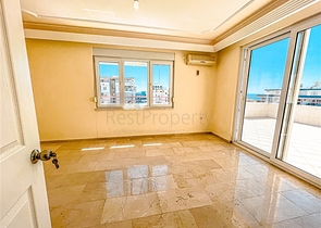 Spacious 4+1 penthouse with sea view