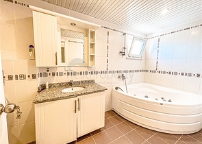 Spacious 4+1 penthouse with sea view