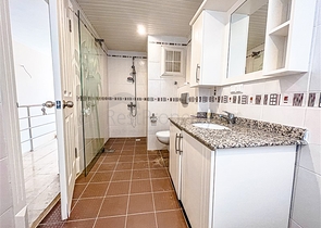 Spacious 4+1 penthouse with sea view