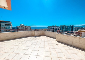 Spacious 4+1 penthouse with sea view