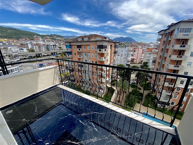 2+1 apartment in the center of Alanya with panoramic sea views