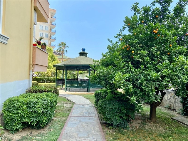 2+1 apartment in the center of Alanya with panoramic sea views