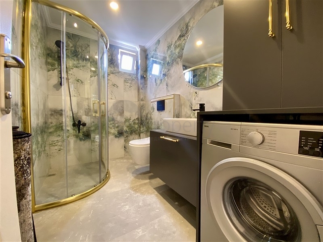 2+1 apartment in the center of Alanya with panoramic sea views