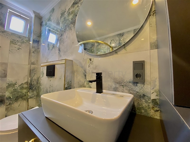 2+1 apartment in the center of Alanya with panoramic sea views