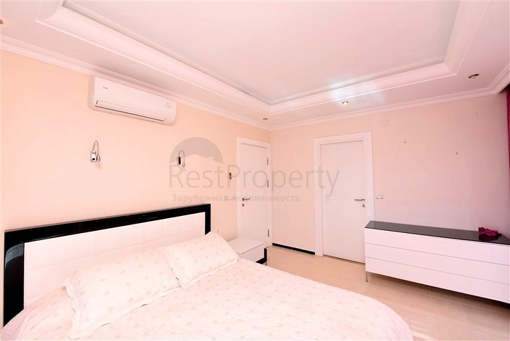 4+1 duplex penthouse in Kestel area, just 20 m from the sea