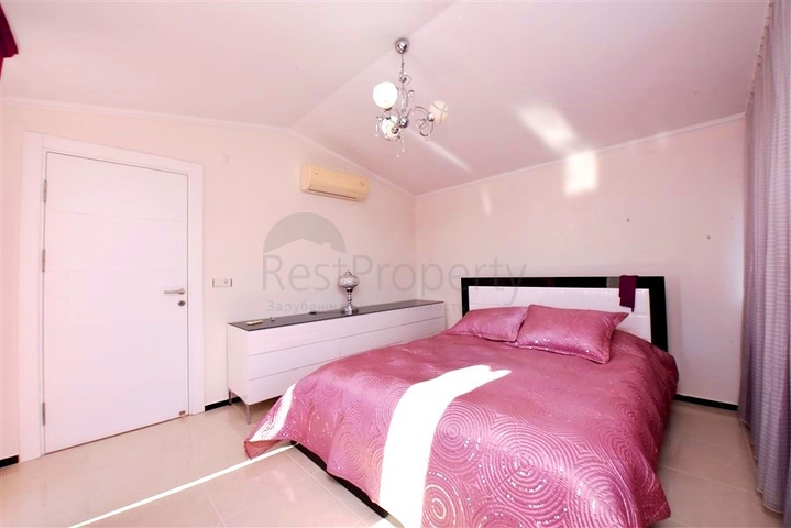 4+1 duplex penthouse in Kestel area, just 20 m from the sea