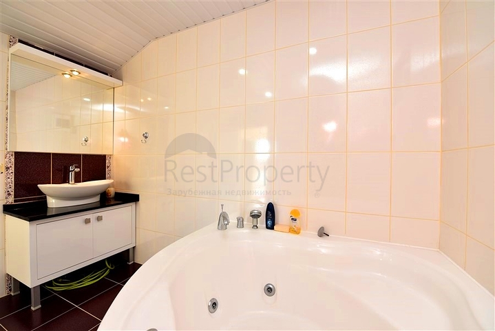 4+1 duplex penthouse in Kestel area, just 20 m from the sea