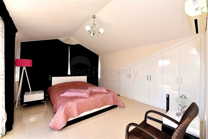 4+1 duplex penthouse in Kestel area, just 20 m from the sea