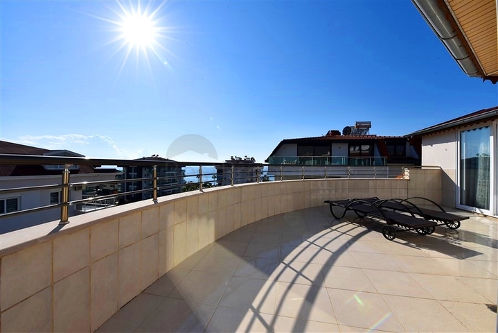 4+1 duplex penthouse in Kestel area, just 20 m from the sea