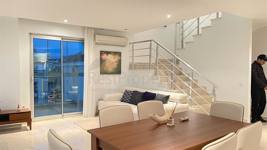 Three-bedroom penthouse in Kestel district