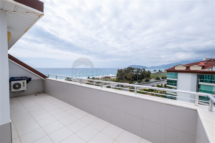 Three-bedroom penthouse in Kestel district