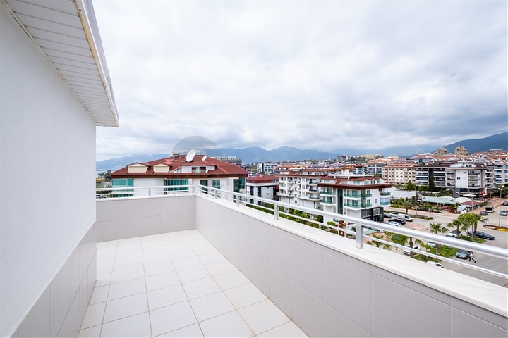 Three-bedroom penthouse in Kestel district