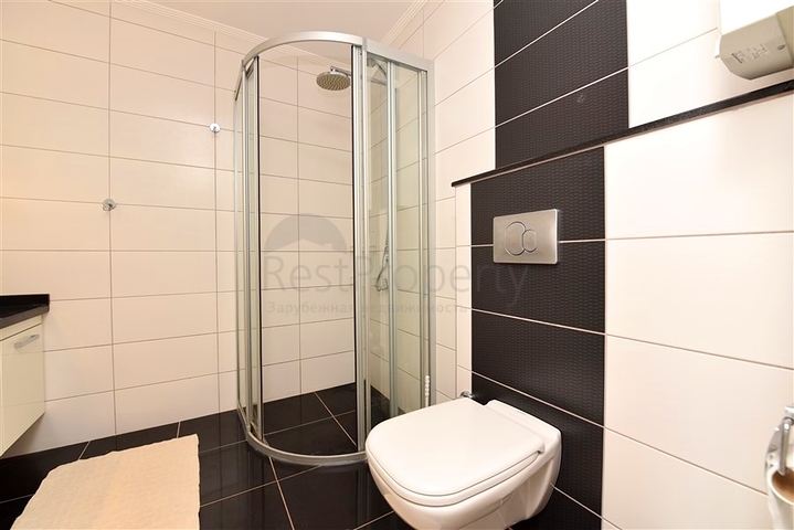 Spacious one-bedroom apartment 50 m from the sea