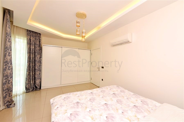 Spacious one-bedroom apartment 50 m from the sea